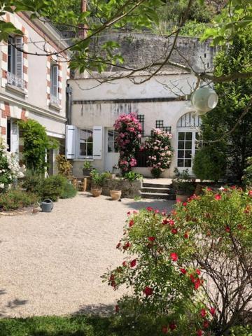 Les Troglos De La Tufoliere Bed & Breakfast Rochecorbon Exterior photo