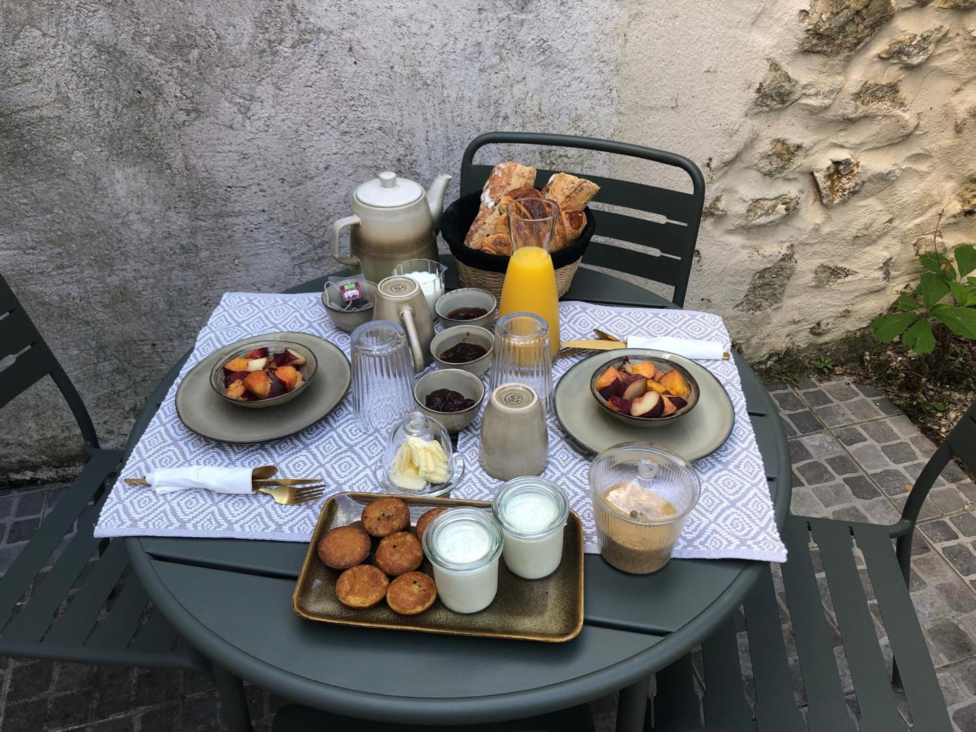 Les Troglos De La Tufoliere Bed & Breakfast Rochecorbon Exterior photo